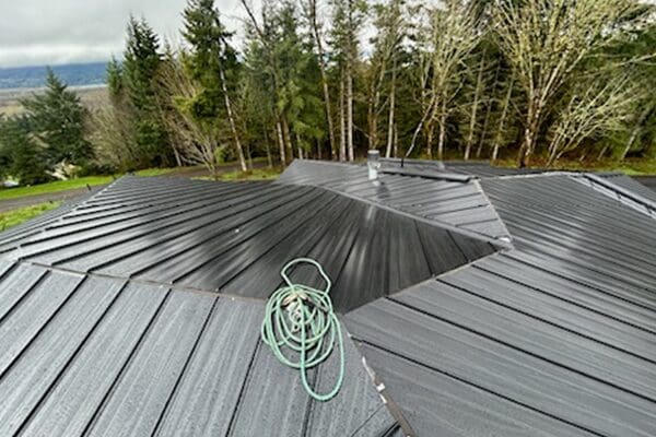 A roof that has been cleaned and is ready for the winter.